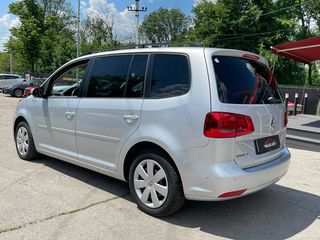 Volkswagen Touran foto 3