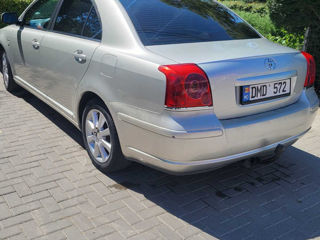 Toyota Avensis foto 8