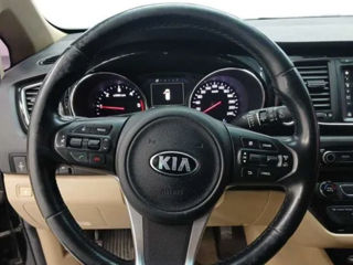 KIA Carnival foto 10