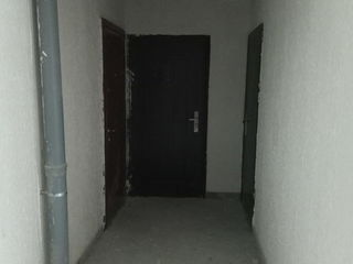 apartament cu 1 camera, suprafata de 38 mp, se poate la shimb foto 3