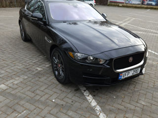 Jaguar XE foto 2