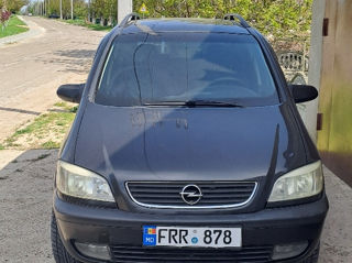 Opel Zafira foto 1