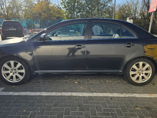 Toyota Avensis foto 2