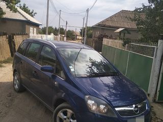 Opel Zafira foto 2