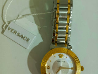 Женские наручные кварцевые часы Versace V16060017