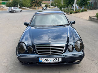 Mercedes E-Class foto 1