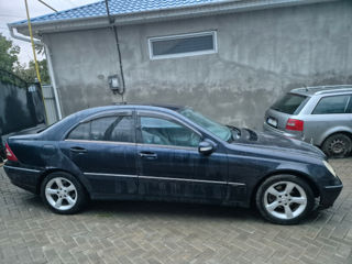 Piese Mercedes C Class W203 2.2 Cdi foto 2