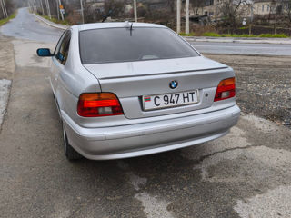 BMW 5 Series foto 2