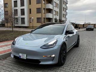 Tesla Model 3 foto 1