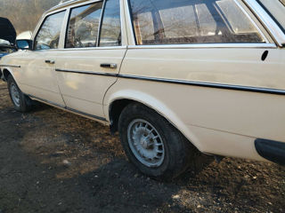 Mercedes Series (W123)