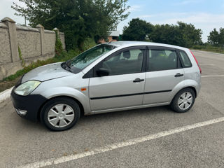 Ford Fiesta foto 6