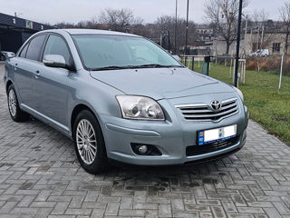 Toyota Avensis foto 2