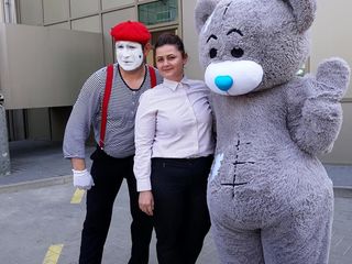 Mascote la Întîmpinarea Invitaților, Livrăm Cadouri