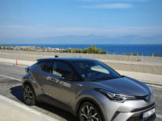 Toyota C-HR foto 2