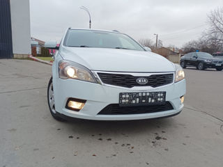 KIA Ceed Sw foto 2