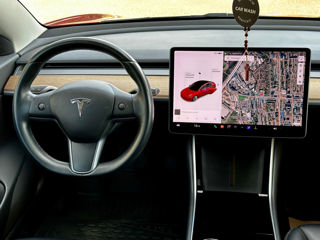 Tesla Model 3 foto 11