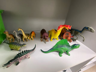 Dinozauri diferite mărimi foto 2
