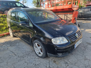 Volkswagen Touran foto 2