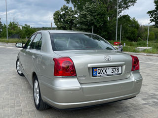 Toyota Avensis foto 4