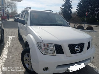 Nissan Pathfinder foto 3