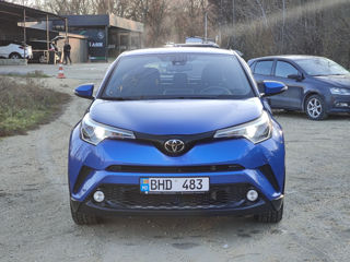 Toyota C-HR foto 2