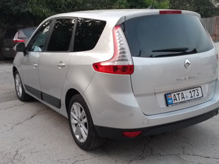 Renault Grand Scenic foto 2