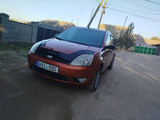 Ford Fiesta foto 4