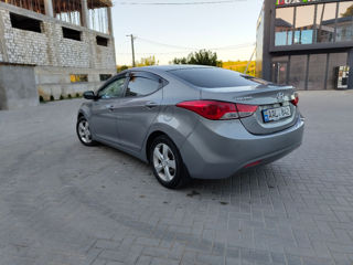 Hyundai Elantra foto 7