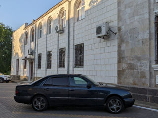 Mercedes E-Class foto 1