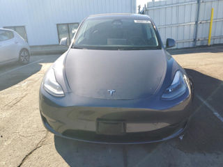 Tesla Model Y foto 2