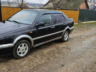 Volkswagen Vento foto 3