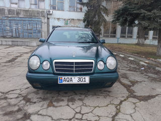 Mercedes E-Class foto 2