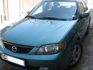 Mazda 323 foto 2