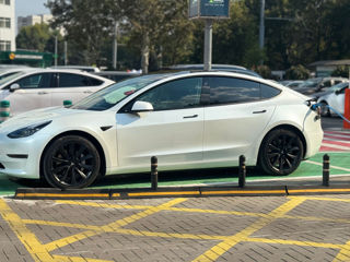 Tesla Model 3 foto 2