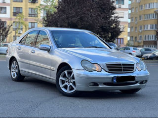 Mercedes C-Class foto 1