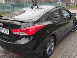 Hyundai Elantra foto 10