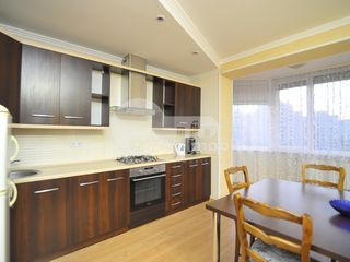 Apartament de 130 mp, 3 camere + living, bloc nou, bd. Negruzzi 105000 € foto 2