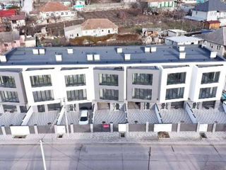 Casă spre vânzare cu 4 camere, 210 m2 în Suburbie, Gratiești!