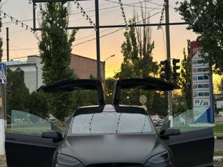 Tesla Model X foto 2