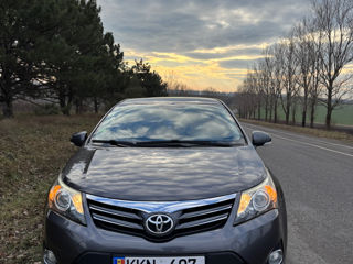 Toyota Avensis foto 2