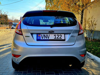 Ford Fiesta foto 6