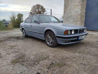 BMW 5 Series foto 2