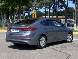 Hyundai Elantra foto 6