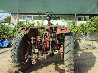 Se vinde tractor t25 foto 2