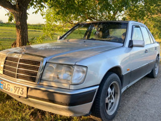 Mercedes Series (W124) foto 1