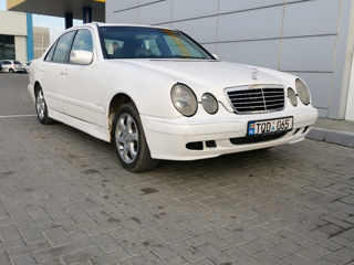 Mercedes E-Class foto 4