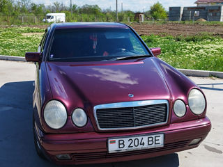 Mercedes E-Class foto 2