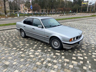 BMW 5 Series foto 3