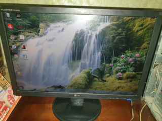 HP L1908w   lg flatron w2242S foto 2