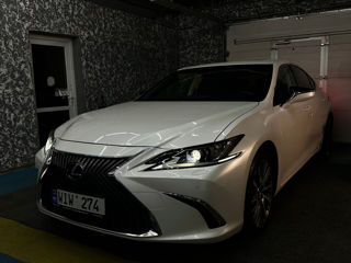 Lexus ES Series